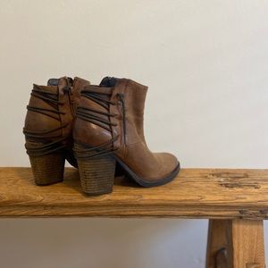 Steve Madden Leather Mid-Ankle Booties